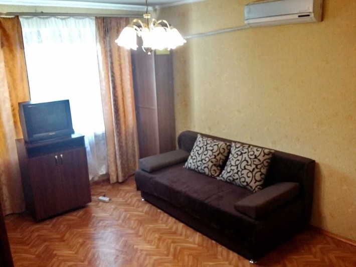 Уютная 1-ком. квартира ПОСУТОЧНО ж/м Таирова. Удобное расположение - фото 1