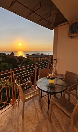 Аркадийский дворец.Долгосрочно. 100 метров.Паркинг.Вид на море.Балкон. - фото 1