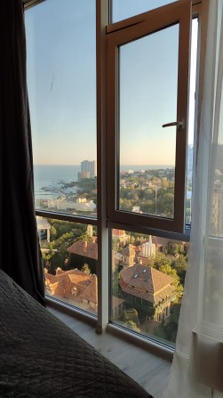 свет не отключают Сдам  видовую стильную 1 комнатную квартиру Аркадия - фото 1