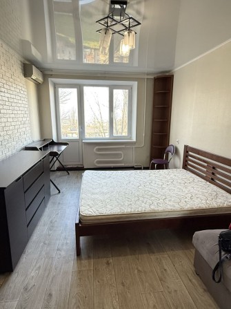 Срочно сдам 1к.квартиру‼️ремонт, мебель, техника - фото 1