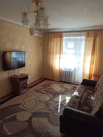 Сдаю 2х комн квартиру возле рынка Черемушки - фото 1