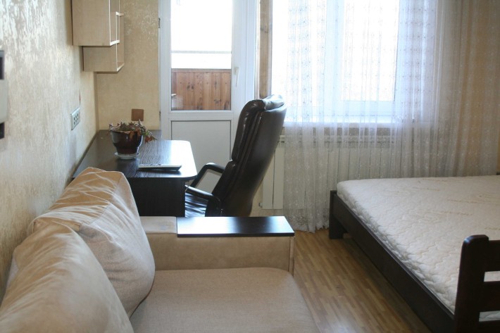 Ильфа и Петрова ул.  Левитана - фото 1