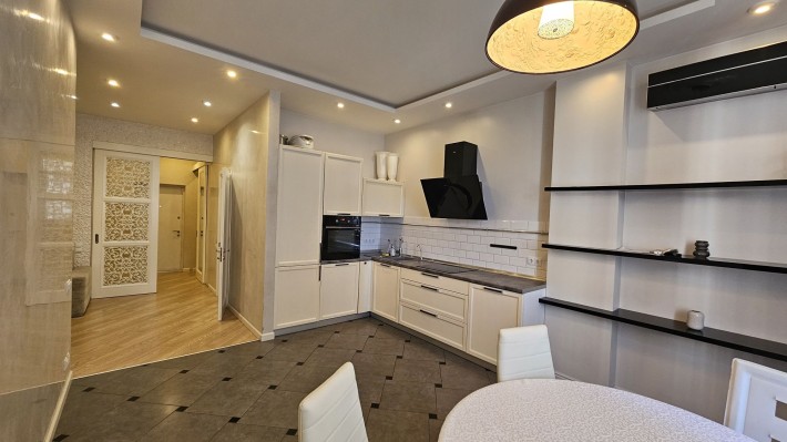 Сдам  2ком+кухня-студия на Французком бульваре - фото 1