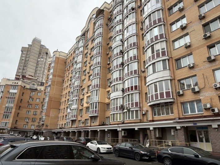 Продаж видової 3 кім.кв. вул.В.Івасюка 6 ( 120 кв.м) - фото 1