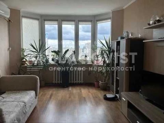 Продається 2 кімнатна квартира Пчілка Київ