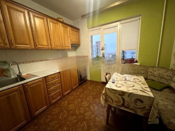 Простора 2-к квартира 60 м² вул. Милославська 3-А Київ