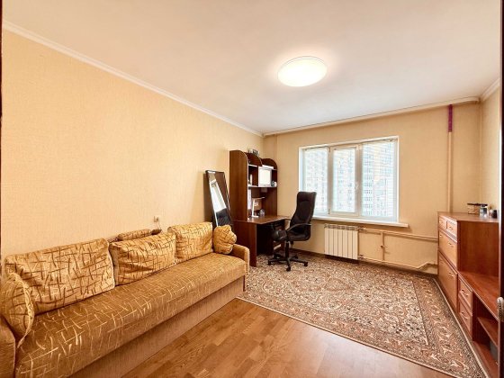 Продам 3 комнатная квартира улица Драгоманова 40Б метро Позняки Київ