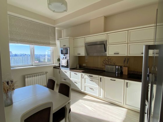 Продаж 3к квартири(92м.кв).Без%.м.Чернігівська.вул.Гната Хоткевича Киев