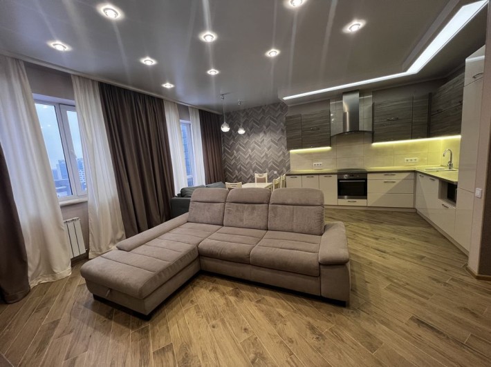 Сдам 3 комнатную квартиру 85м2 новострой ЖК Оптима, П. Поле м. Б.Сад - фото 1