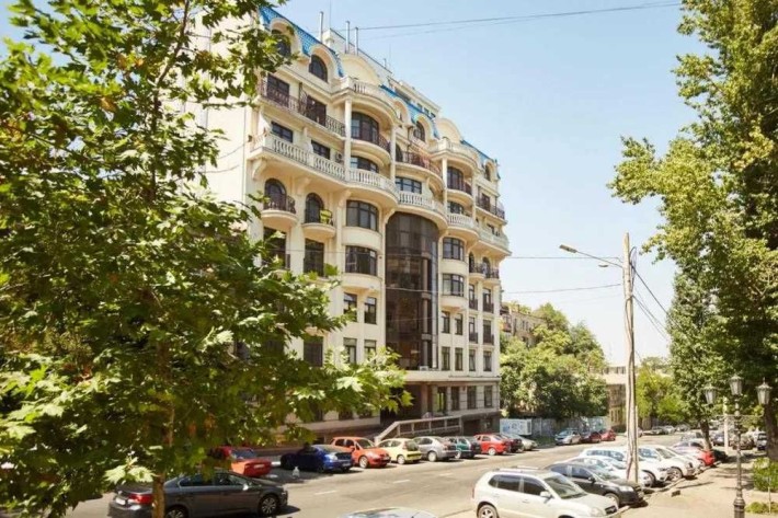 Двухкомнатная, евроремонт, Военный спуск, центр, От собственника. - фото 1