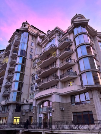 Сдам 2 к кв в историческом центре в новом доме ЖК Звмок цветов - фото 1