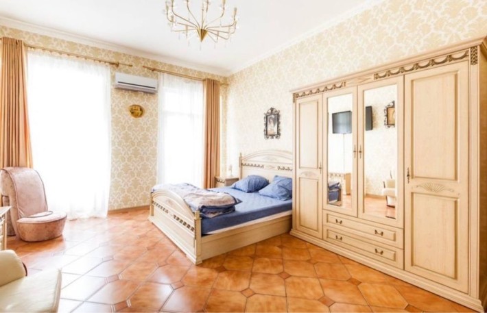 Центр, Воронцовский переулок,Сдам свою 3 комнатную квартиру в центре - фото 1