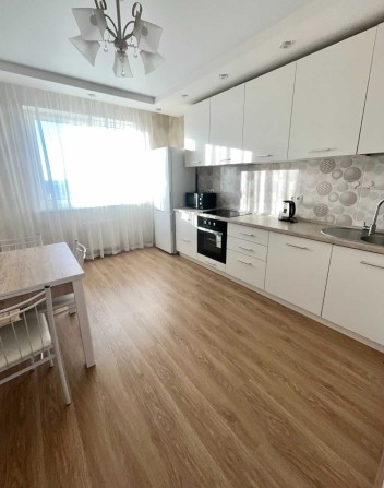 Сдам 1 комнатную квартиру на Сахарова. - фото 1