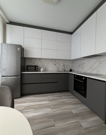 Срочно сдам 2 ком.квартиру в ЖК"Омега", пл.Толбухина. СВЕТ ВСЕГДА! - фото 1