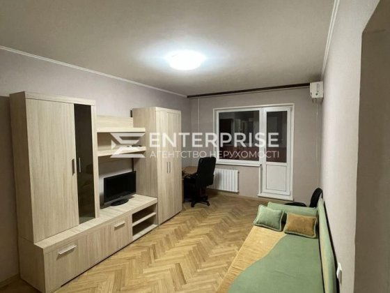 Продам 2к квартиру, Харківське шосе, метро Позняки, Харківська Київ