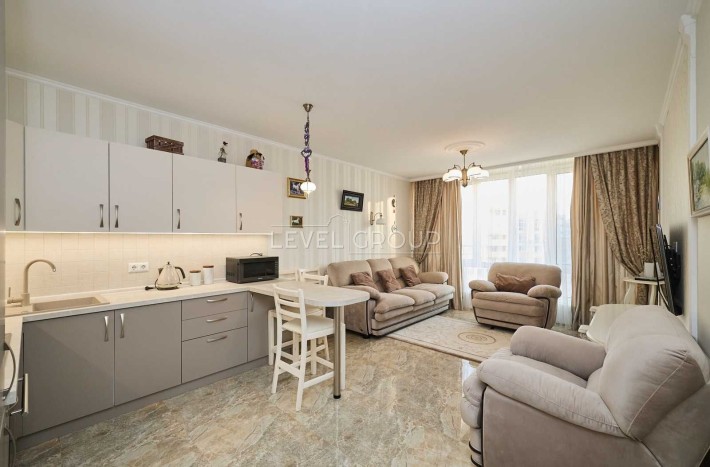 Пропонується на продаж видова, простора 3кім квартира в ЖК 4 Сезони - фото 1