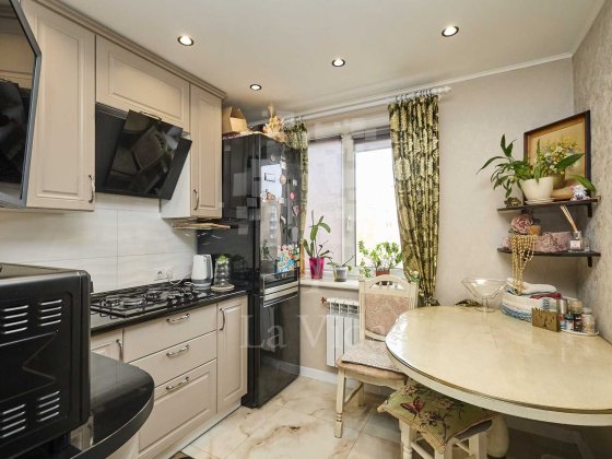 Двокімнатна квартира в центрі  метро Печерськ бульвар Лесі Українки Киев