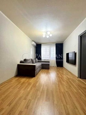 Продаж 2к квартири Йорданська 24 метро Оболонь 5 хв пішки - фото 1