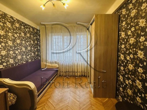 Продаж 2 кімн квартири за адресою  Чорних Запорожців 14Б Київ