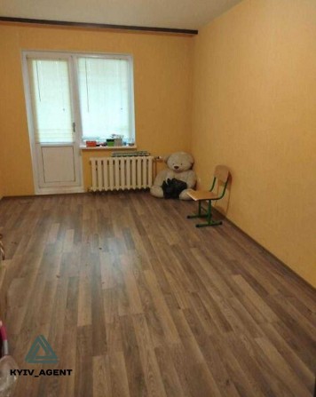 ПЕРШИЙ поверх ! ВЕЛИКА 121 м2 4-кімнатна по вул. Милославська ! - фото 1