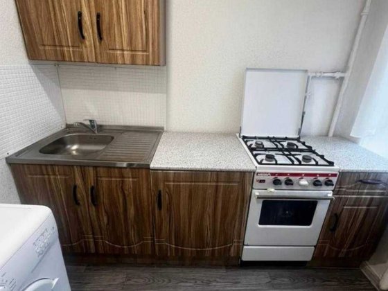 Продаж однокімнатної квартири біля метро, Бажана 5Б Київ