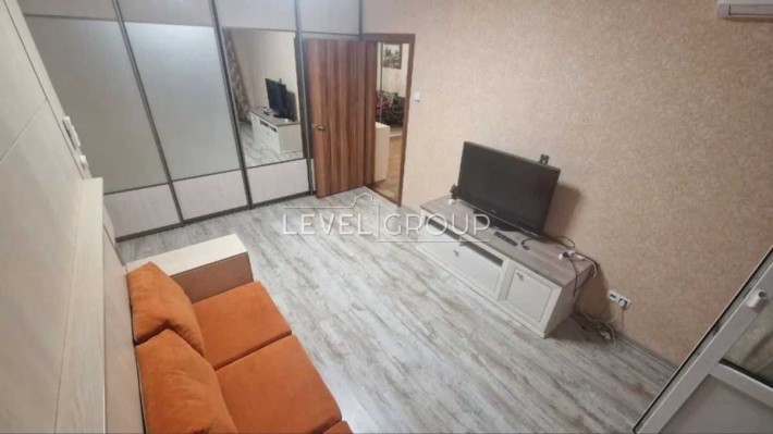 Велика 3-кімнатна квартира площею 95 м² проспект Науки, 55а. - фото 1