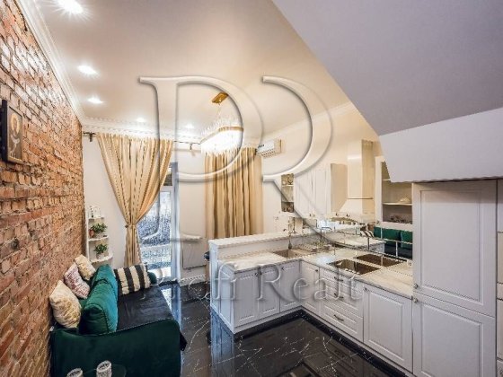 Продаж 3 кімн.  Смотрицького 16Б. Рейгана. ТРЦ Район. Село Троєщина Київ