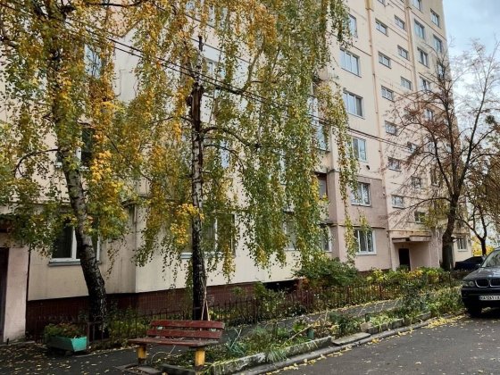 Без %% Продаж 3 к квартири Райдужна біля озера 4й поверх 72 м кв Київ