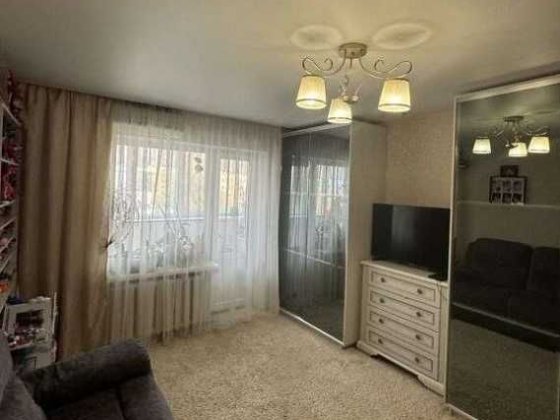 Затишна 1-кімнатна по проспекту Володимира Івасюка Киев