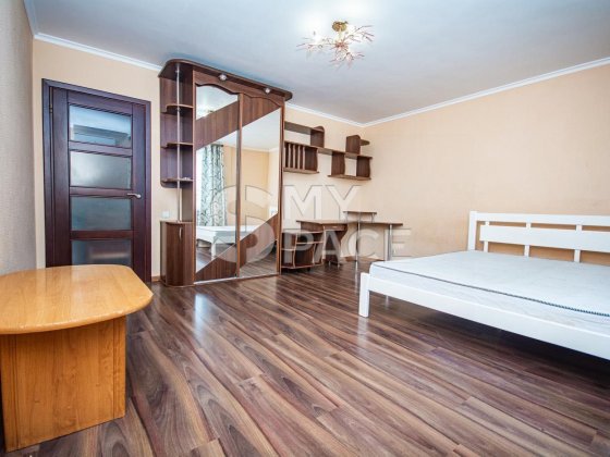 Дарницький Бульвар 8 простора 3-к квартира 107 м2 104000$ Київ