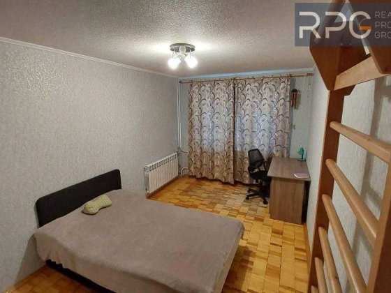 Продам 3-кімнатну квартиру вул. Героїв Маріуполя, 3 . Киев