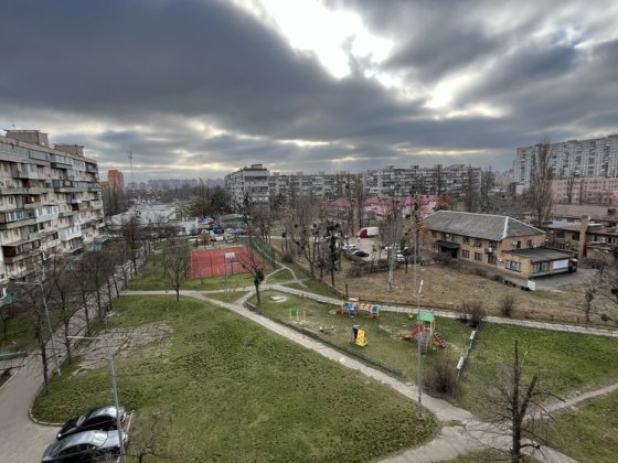 Продам двокімнатну квартиру на Березняках Київ