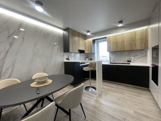 Сдам Люксовую 3ку на Дмитревской, Центр 5 минут пешком. 9/10 этажки. Харків