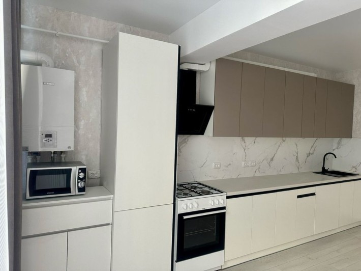 От хозяина сдам 1-ю квартиру 55 м евродвушку в жкvia Roma газ 13 т - фото 1