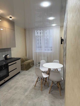 Cдача. 1-комнатная квартира в 66 Жемчужине на Краснова. 4й этаж - фото 1