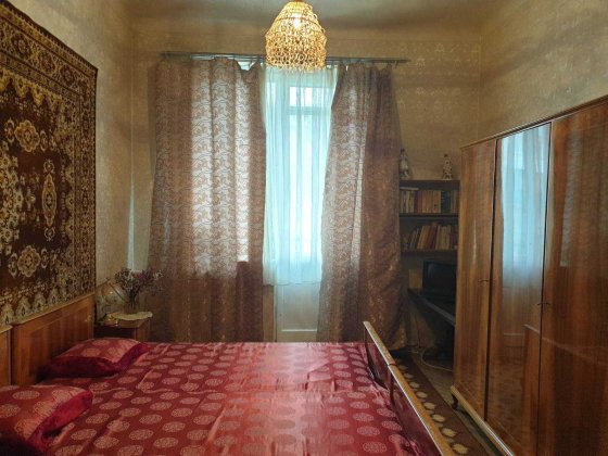 Продаю 2 кім  метро 15 хвил.пішки  БЕЗ % Київ