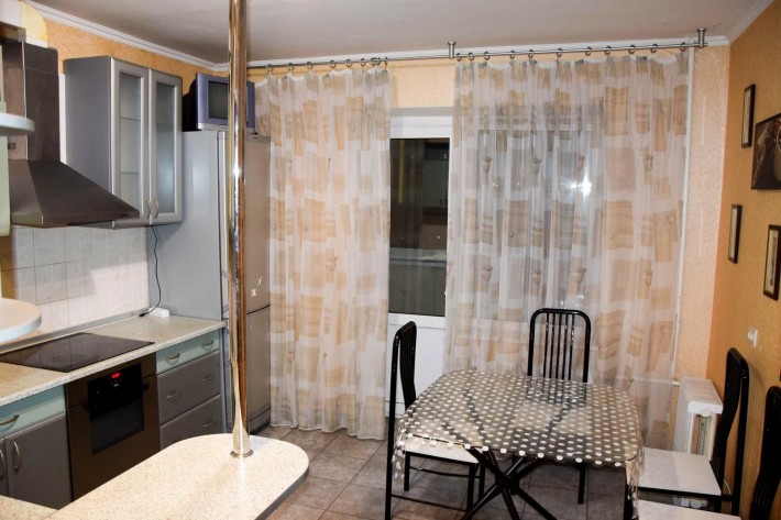 Простора 2-кімнатна квартира 65 м² просп. Червоної Калини 91-В - фото 1