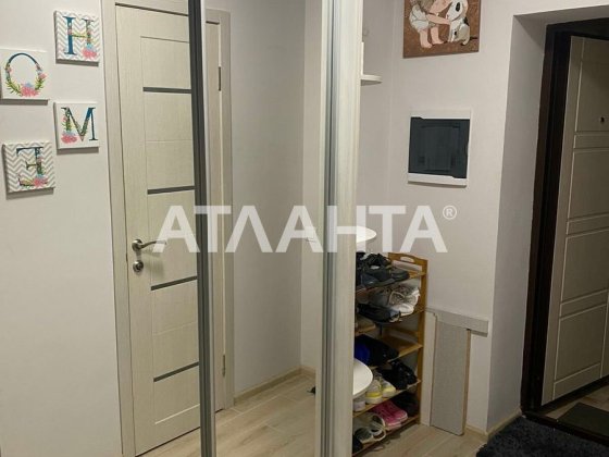 Чудова 1к. кв 44 м2 з евроремонтом та меблями поруч метро. Київ