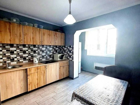 Продаж просторої 4к квартири, А. Ахматової, 13-Б, ст м Позняки Киев