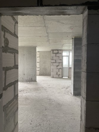 Продам 3-х кімнатну квартиру  20 000 кв.м Дарницький р-он. Новобудова - фото 1