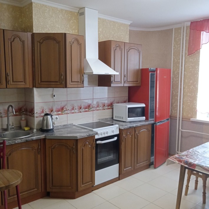 Сдам 3 комнатную квартиру в ЖК чайка - фото 1