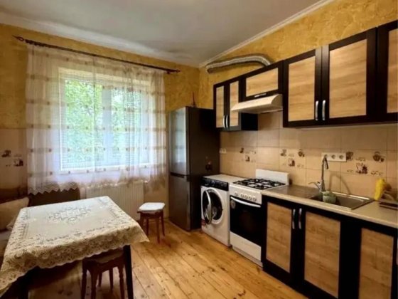 Винники 2-к квартира з парковкою Винники