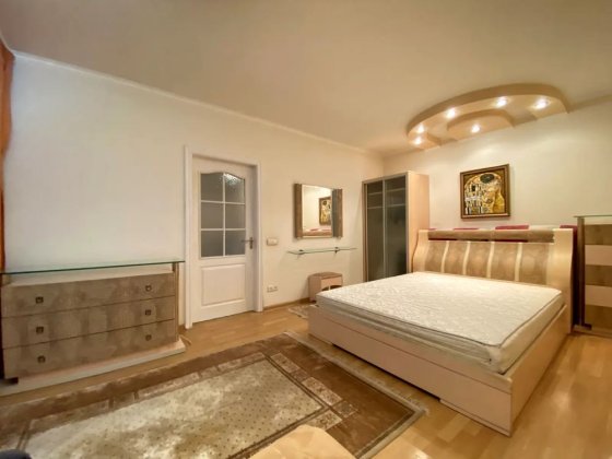 Метро пішки. Продаж чотирикімнатної квариири в Києві Киев