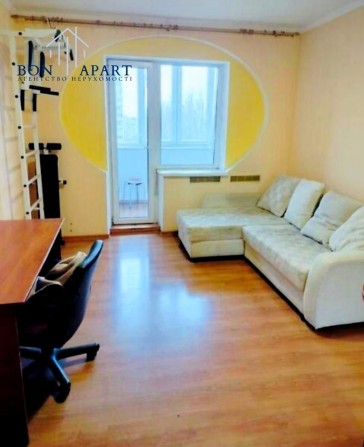 Простора 3-кімнатна квартира 70 м² Харківське шосе 168-Е - фото 1