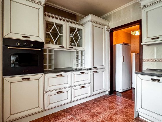 Продажа 3к.кв. 81м2, 4й этаж, Анны Ахматовой 15, метро Позняки Киев