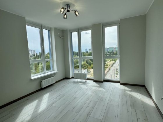 Продам  двокімнатну 70м2 з ремонтом ! ЖК 8 Причал! Київ