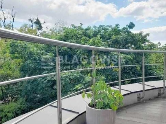 Золоті ворота. Клубний будинок. Франка,11. 180 метрів. Тристороння. Киев