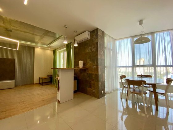 Продаж 3к квартири Дніпровський р-н  вул Юрія Поправки 4/39а Без% Киев