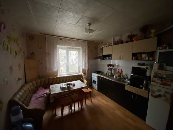 Продам велику 2 кім. квартиру Позняки вул. Михайла Драгоманова 12а. Київ