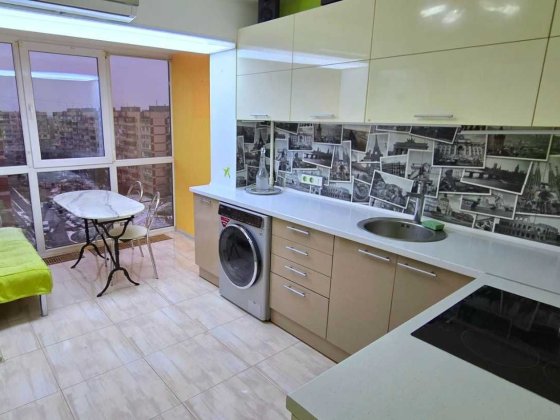 Продаж просторої 3-кімнатної квартири на проспекті Романа Шахевича, 4Б Киев